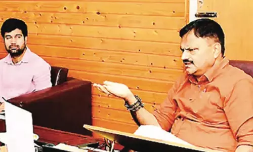 राणा ने पुंछ में पीएमजीएसवाई परियोजनाओं की समीक्षा की राणा ने पुंछ में पीएमजीएसवाई परियोजनाओं की समीक्षा की