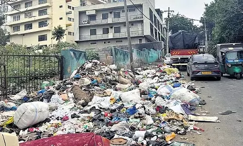 गुड्डादहल्ली रोड के दोनों ओर कूड़े का ढेर; स्थानीय लोगों ने BBMP के खिलाफ प्रदर्शन किया