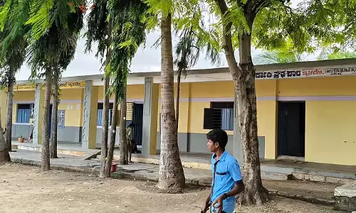 Karnataka : सरकारी स्कूल में अधिक फीस वसूली जाती