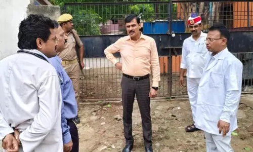 Ballia: DM ने किया जिला अस्पताल का निरीक्षण