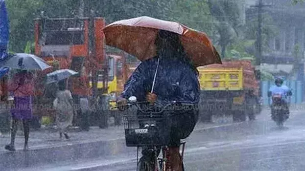 Kerala: अपना छाता ले जाना न भूलें; भारी बारिश का अनुमान, तीन जिले हाई अलर्ट पर
