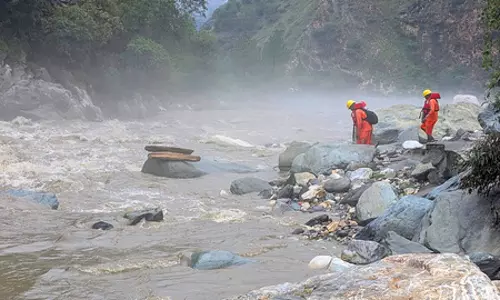 भारी तबाही: 34 लापता लोगों की तलाश के लिए बचाव अभियान जारी