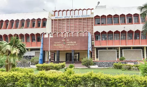 पदों का बंटवारा: गुलबर्गा विश्वविद्यालय छोड़ने को अनिच्छुक कर्मचारी