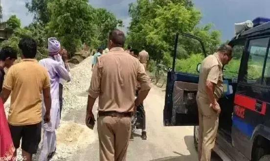 Bahraich: गड्ढे में डूबकर तीन बच्चों की मौत Bahraich: गड्ढे में डूबकर तीन बच्चों की मौत