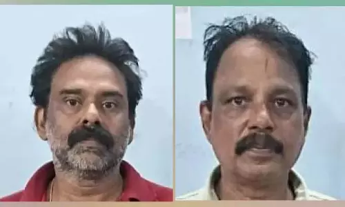 पुलिस ने स्कूली छात्रों को अवैध उत्पाद बेचने के आरोप में संदिग्धों को गिरफ्तार किया