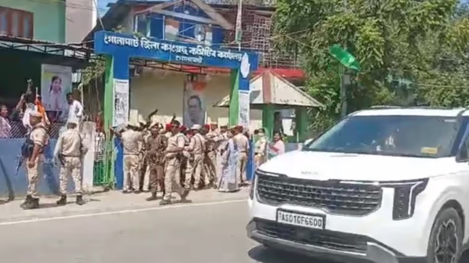Assam : हिमंत बिस्वा सरमा के काफिले पर पानी की बोतल फेंकने के बाद छह हिरासत में लिए गए