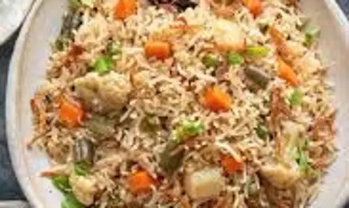 Vegetable Pulao Recipe: मिनटों में कुकर में आसानी से बनाएं वेजिटेबल पुलाव, जानें विधि Vegetable Pulao Recipe: मिनटों में कुकर में आसानी से बनाएं वेजिटेबल पुलाव, जानें विधि