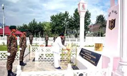 सैनिकों ने Kerala के कारगिल युद्ध के शहीद को श्रद्धांजलि दी