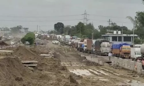 40 घंटे का लंबा जाम बना मौत का कारण, धूप में यात्रियों की तबीयत बिगड़ी