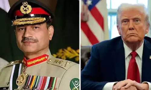 ट्रम्प के साथ असीम मुनीर के लंच ने पाकिस्तानियों को दिखा दिया कि असली बॉस कौन है ट्रम्प के साथ असीम मुनीर के लंच ने पाकिस्तानियों को दिखा दिया कि असली बॉस कौन है