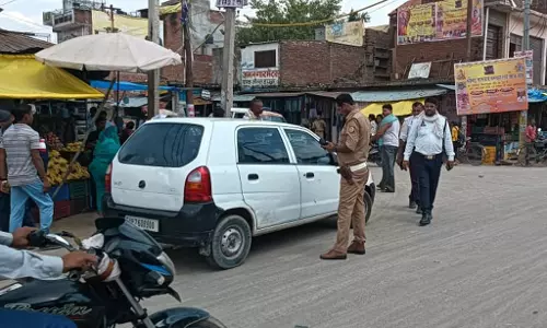 Nawabganj: जाम से निपटने को पुलिस की सक्रियता, वाहन चालकों में हड़कंप Nawabganj: जाम से निपटने को पुलिस की सक्रियता, वाहन चालकों में हड़कंप