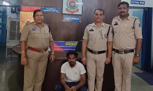 बाड़ी में काम कर रही महिला से रेप, गांव का ही युवक गिरफ्तार बाड़ी में काम कर रही महिला से रेप, गांव का ही युवक गिरफ्तार