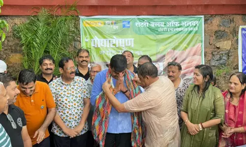 Jaipur: वन राज्यमंत्री ने बारिश की फुहारों के बीच पौधारोपण किया Jaipur: वन राज्यमंत्री ने बारिश की फुहारों के बीच पौधारोपण किया