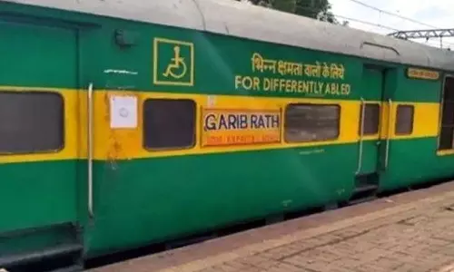 Garib Rath का नाम बदलकर सम्मान रथ करने की मांग जोर पकड़ रही Garib Rath का नाम बदलकर सम्मान रथ करने की मांग जोर पकड़ रही