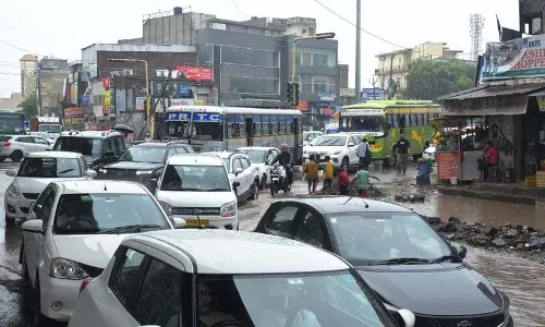 Mohali में ट्रैफिक जाम और जलभराव से अफरा-तफरी