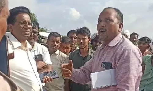 Bareilly: धांधली के आरोप में चकबंदी प्रक्रिया का विरोध Bareilly: धांधली के आरोप में चकबंदी प्रक्रिया का विरोध