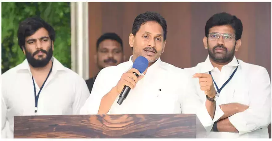 Jagan ने पार्टी की युवा शाखा से सोशल मीडिया पर सक्रिय रहने का आग्रह किया