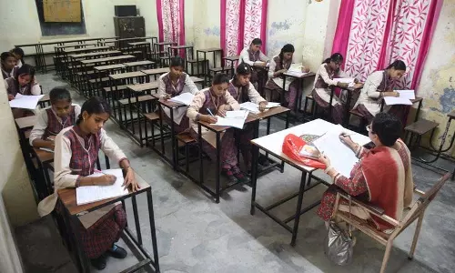 Ludhiana: एक महीने की गर्मी की छुट्टी के बाद फिर से खुल रहे स्कूलों में बारिश ने खलल डाला Ludhiana: एक महीने की गर्मी की छुट्टी के बाद फिर से खुल रहे स्कूलों में बारिश ने खलल डाला