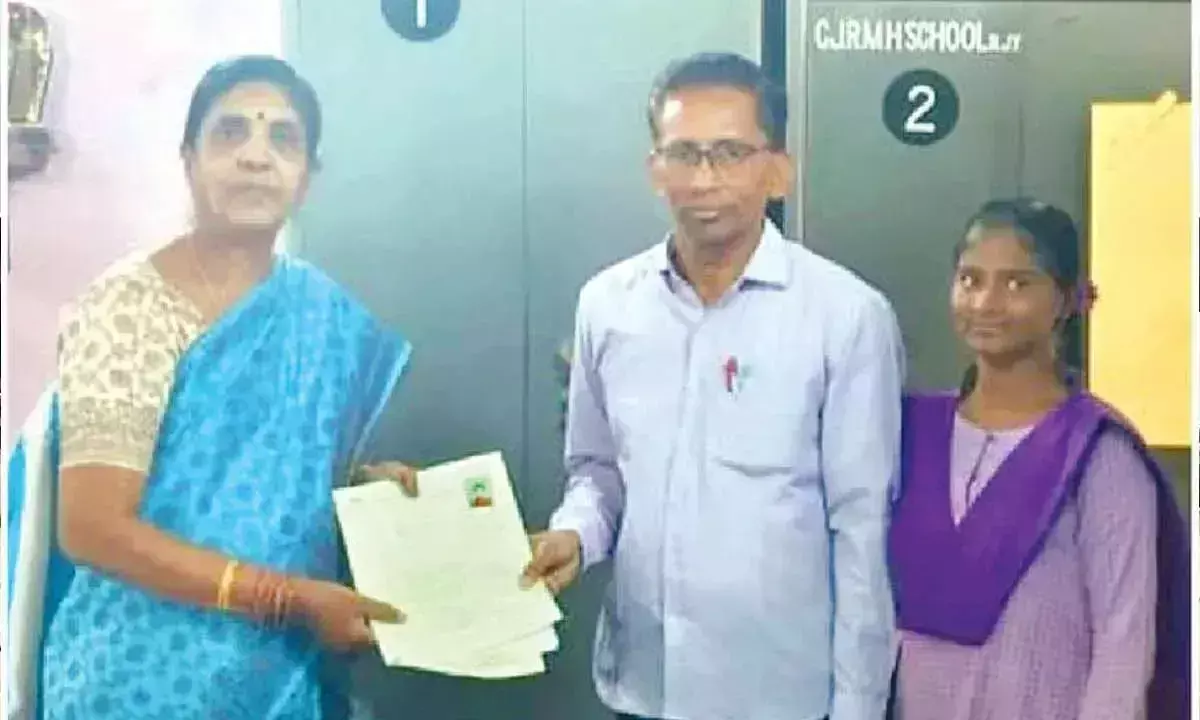 Andhra: शिक्षक ने बेटी का दाखिला नगर निगम स्कूल में कराया