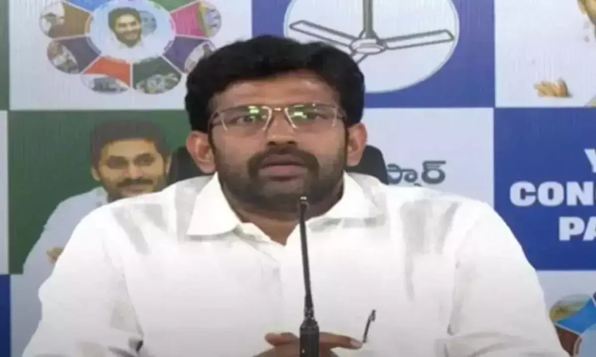 YSRCP ने नौकरियों में कटौती को लेकर नायडू सरकार की आलोचना की YSRCP ने नौकरियों में कटौती को लेकर नायडू सरकार की आलोचना की