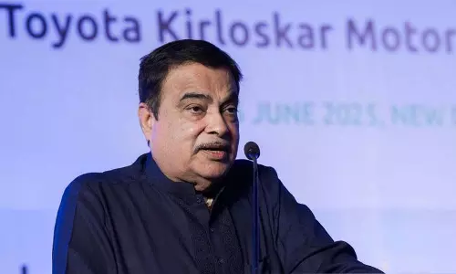 गडकरी ने NHAI अधिकारियों पर हमले के लिए अनिरुद्ध और उनके सहयोगियों की आलोचना की गडकरी ने NHAI अधिकारियों पर हमले के लिए अनिरुद्ध और उनके सहयोगियों की आलोचना की