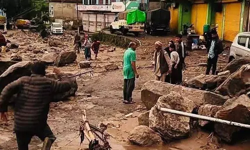 Mandi में 248 सड़कें अवरुद्ध, 994 बिजली ट्रांसफार्मर क्षतिग्रस्त