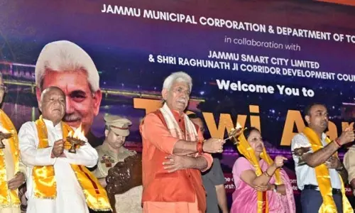 LG श्री अमरनाथ जी यात्रा की पूर्व संध्या पर तवी आरती में शामिल हुए