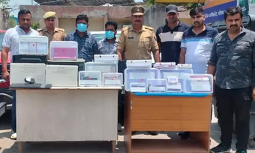 Noida: फर्जी मार्कशीट गिरोह का भंडाफोड़, सरगना समेत दो की गिरफ्तारी Noida: फर्जी मार्कशीट गिरोह का भंडाफोड़, सरगना समेत दो की गिरफ्तारी