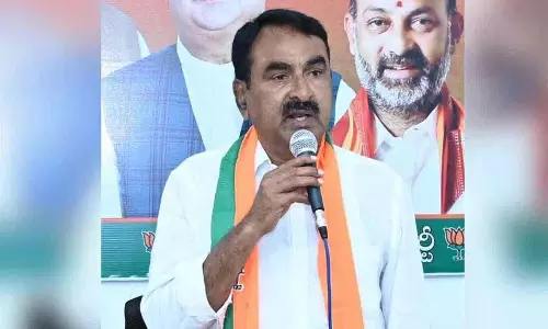Konda Murali को मानसिक अस्पताल में भर्ती कराया जाना चाहिए.. एर्राबेली प्रदीप राव फायर Konda Murali को मानसिक अस्पताल में भर्ती कराया जाना चाहिए.. एर्राबेली प्रदीप राव फायर