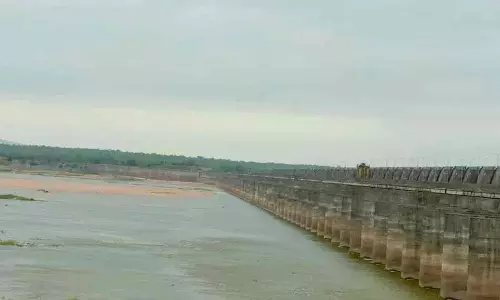 मेदिगड्डा में बाढ़ का कहर जारी है.. पानी का बहाव 19200 क्यूसेक मेदिगड्डा में बाढ़ का कहर जारी है.. पानी का बहाव 19200 क्यूसेक