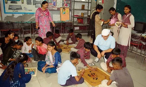 Amritsar: गर्मी की छुट्टियों के बाद सरकारी स्कूल में बच्चों के लिए मौज-मस्ती का दिन