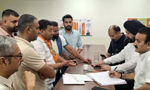 Jammu: नरेंद्र सिंह, राजीव भगत ने भाजपा मुख्यालय में लगाया जनता दरबार Jammu: नरेंद्र सिंह, राजीव भगत ने भाजपा मुख्यालय में लगाया जनता दरबार