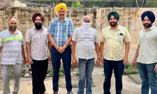 VB ने ब्लॉक अधिकारी को 13 हजार रुपये की रिश्वत लेते पकड़ा VB ने ब्लॉक अधिकारी को 13 हजार रुपये की रिश्वत लेते पकड़ा