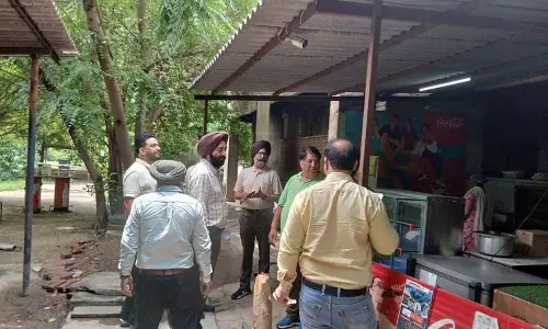 स्वच्छता सुनिश्चित करने के लिए GNDU कैंटीनों का औचक निरीक्षण स्वच्छता सुनिश्चित करने के लिए GNDU कैंटीनों का औचक निरीक्षण