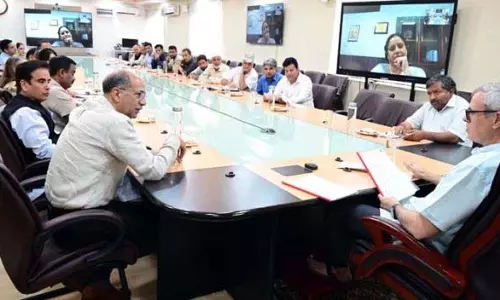 Jammu: हाउसबोट एसोसिएशन, डल निवासियों ने मुख्यमंत्री से मुलाकात की Jammu: हाउसबोट एसोसिएशन, डल निवासियों ने मुख्यमंत्री से मुलाकात की