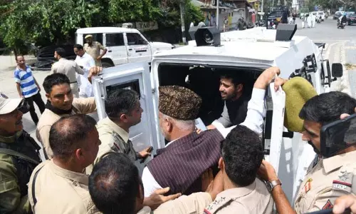 NC सरकार की विफलताओं के खिलाफ PDP का विरोध प्रदर्शन विफल NC सरकार की विफलताओं के खिलाफ PDP का विरोध प्रदर्शन विफल