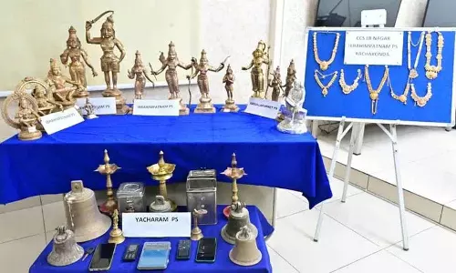 Hyderabad में मंदिर चोरों को गिरफ्तार किया, 5.36 लाख रुपये की संपत्ति जब्त की गई Hyderabad में मंदिर चोरों को गिरफ्तार किया, 5.36 लाख रुपये की संपत्ति जब्त की गई