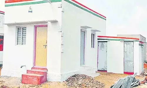 नाथनदकाना में इंदिरम्मा घरों का निर्माण नाथनदकाना में इंदिरम्मा घरों का निर्माण