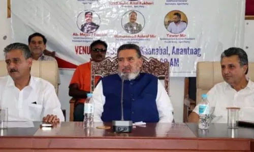 जम्मू-कश्मीर में सत्ता में बने रहने वालों ने लोगों के हितों से समझौता किया: AP