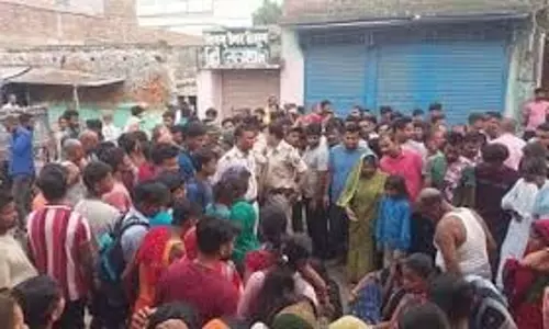 12 वर्षीय छात्र की ट्रैक्टर से रौंदने से मौत, ग्रामीणों ने किया सड़क जाम