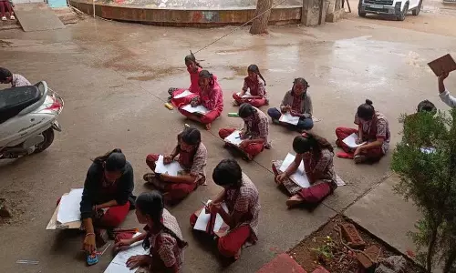 बदनगपेट के सरकारी स्कूल में बारिश में परीक्षा..! स्थानीय लोगों ने जताया गुस्सा
