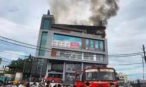 Patna : रेस्टोरेंट में लगी भीषण आग, दमकल की आठ गाड़ियों ने पाया काबू