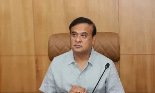 मुख्यमंत्री हिमंत बिस्वा सरमा ने दिल्ली में केंद्रीय मंत्री नितिन गडकरी से मुलाकात की मुख्यमंत्री हिमंत बिस्वा सरमा ने दिल्ली में केंद्रीय मंत्री नितिन गडकरी से मुलाकात की