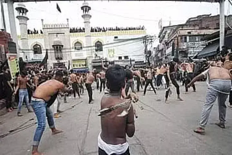 Sambhal: मुहर्रम के जुलूस में नाबालिगों के ताजिया पर पाबंदी Sambhal: मुहर्रम के जुलूस में नाबालिगों के ताजिया पर पाबंदी