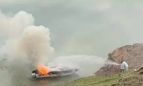 Punjab: झील में चलने वाली किश्ती में लगी आग, इधर-उधर भागने लगे पर्यटक, Punjab: झील में चलने वाली किश्ती में लगी आग, इधर-उधर भागने लगे पर्यटक,