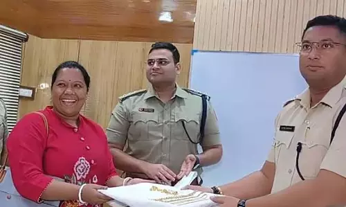 Madhyamgram पुलिस ने चोरी के सामान के साथ 4 लोगों को किया गिरफ्तार Madhyamgram पुलिस ने चोरी के सामान के साथ 4 लोगों को किया गिरफ्तार