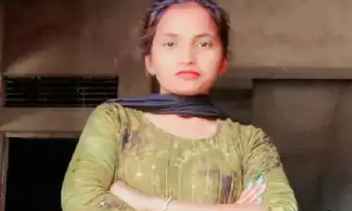 BREAKING: MSc छात्रा की गला रेतकर हत्या, ढाबे पर कंबल में लिपटा मिला शव BREAKING: MSc छात्रा की गला रेतकर हत्या, ढाबे पर कंबल में लिपटा मिला शव