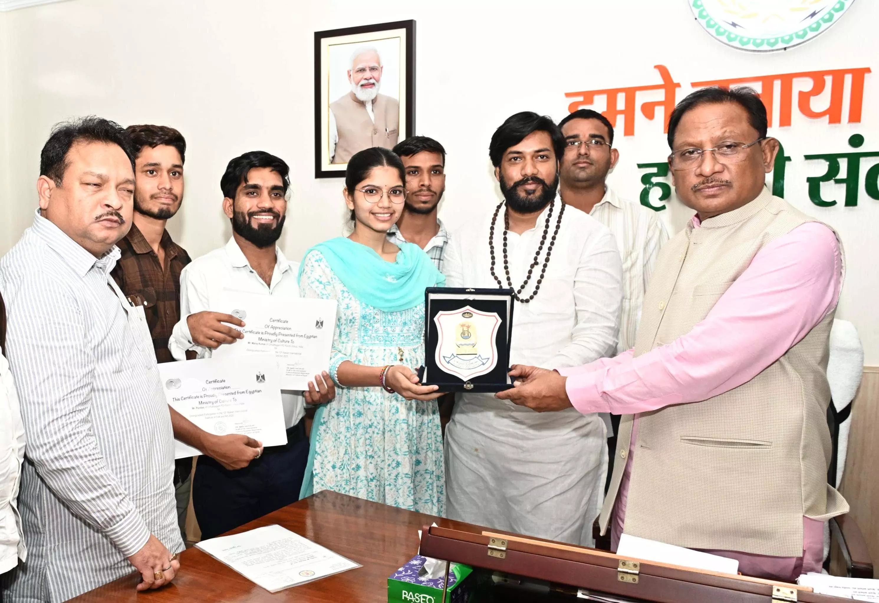 CM विष्णुदेव साय से पंथी नृत्य दल ने की मुलाकात CM विष्णुदेव साय से पंथी नृत्य दल ने की मुलाकात