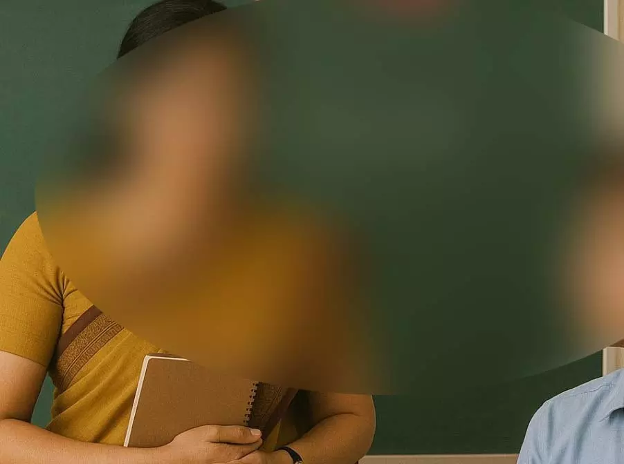 महिला टीचर की सहेली फरार, यौन शोषण के लिए लड़के को होटल ले जाने में करती थी मदद महिला टीचर की सहेली फरार, यौन शोषण के लिए लड़के को होटल ले जाने में करती थी मदद