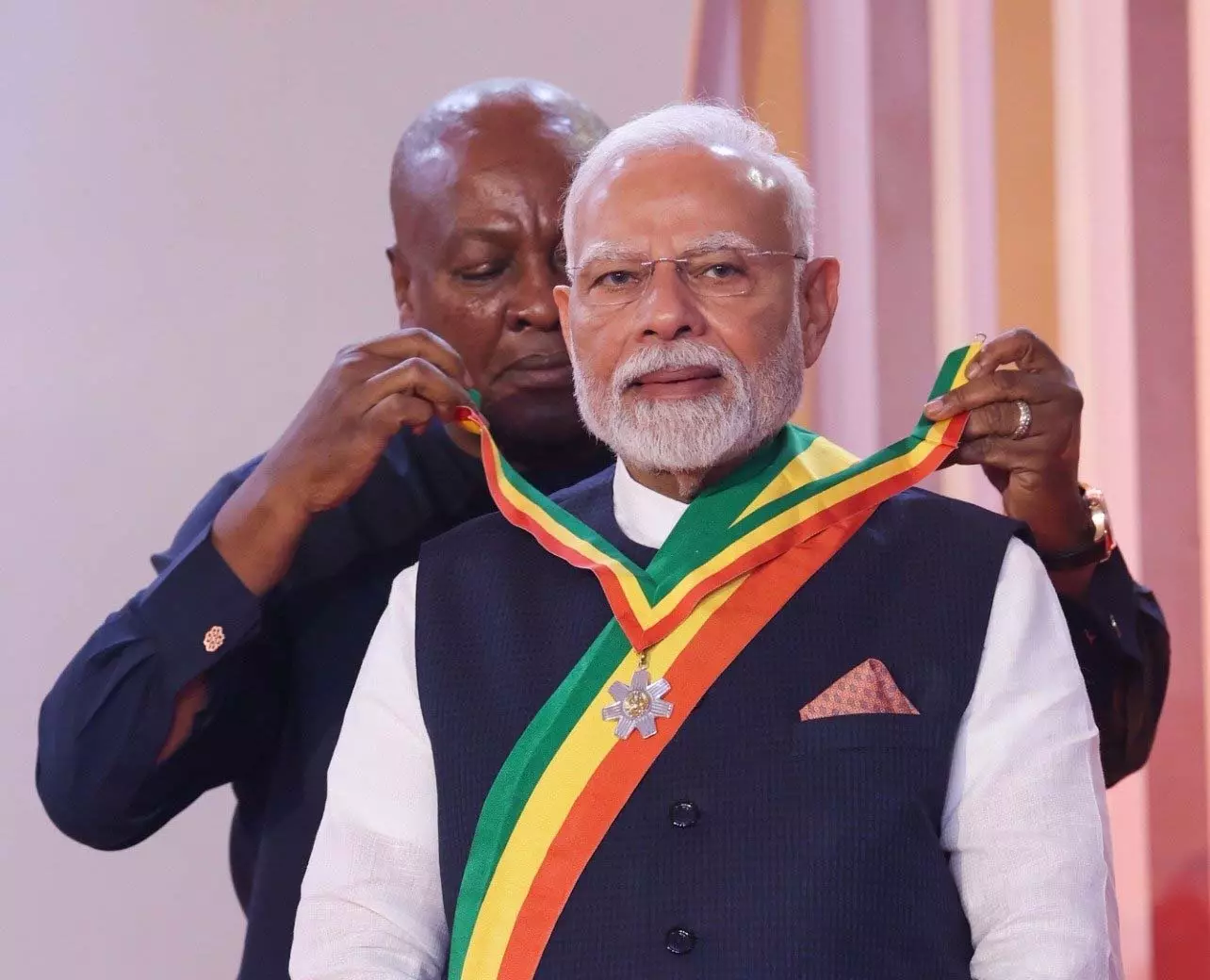 PM मोदी ऑफिसर ऑफ द ऑर्डर ऑफ द स्टार ऑफ घाना से हुए सम्मानित PM मोदी ऑफिसर ऑफ द ऑर्डर ऑफ द स्टार ऑफ घाना से हुए सम्मानित